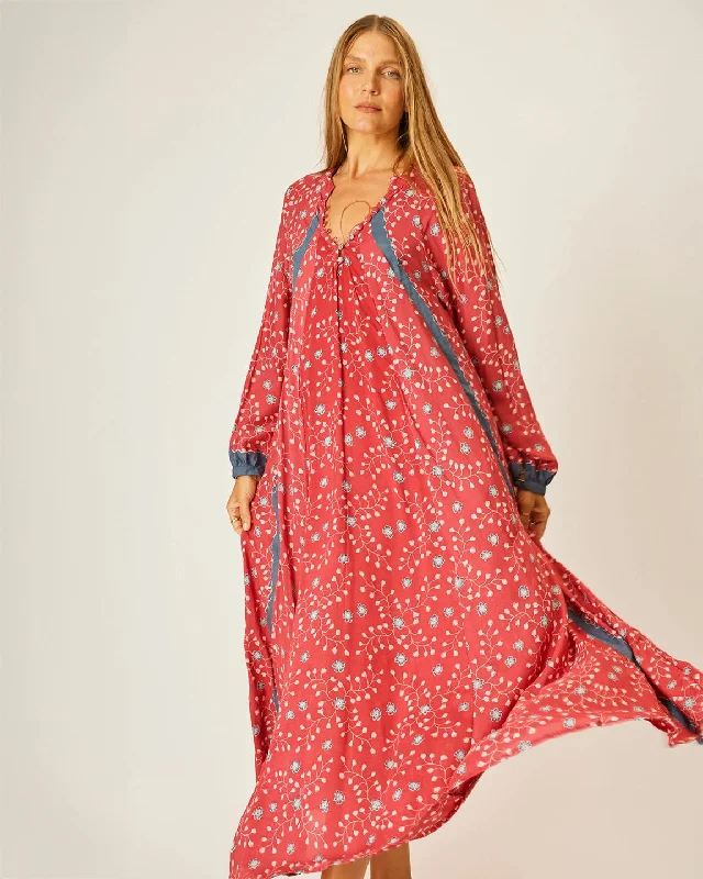 Natalie Martin Fiore Maxi Dress in Pinwheel Barn Red Fashionable Open-Back Maxi Dress Natalie Martin Fiore Maxi Dress in Pinwheel Barn Red Fashionable Open-Back Maxi Dress