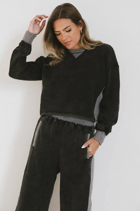 Odie Knit Sweater in Black Sweater Knitwear Pullover