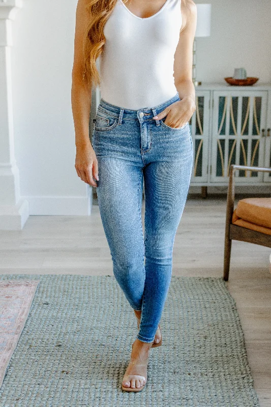 Judy Blue Catherine Mid Rise Vintage Skinny Jeans Casual Straight-Leg Jeans